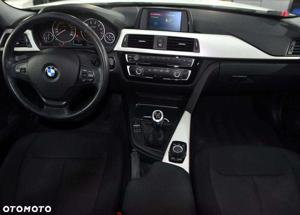 BMW Seria 3 318i - 7