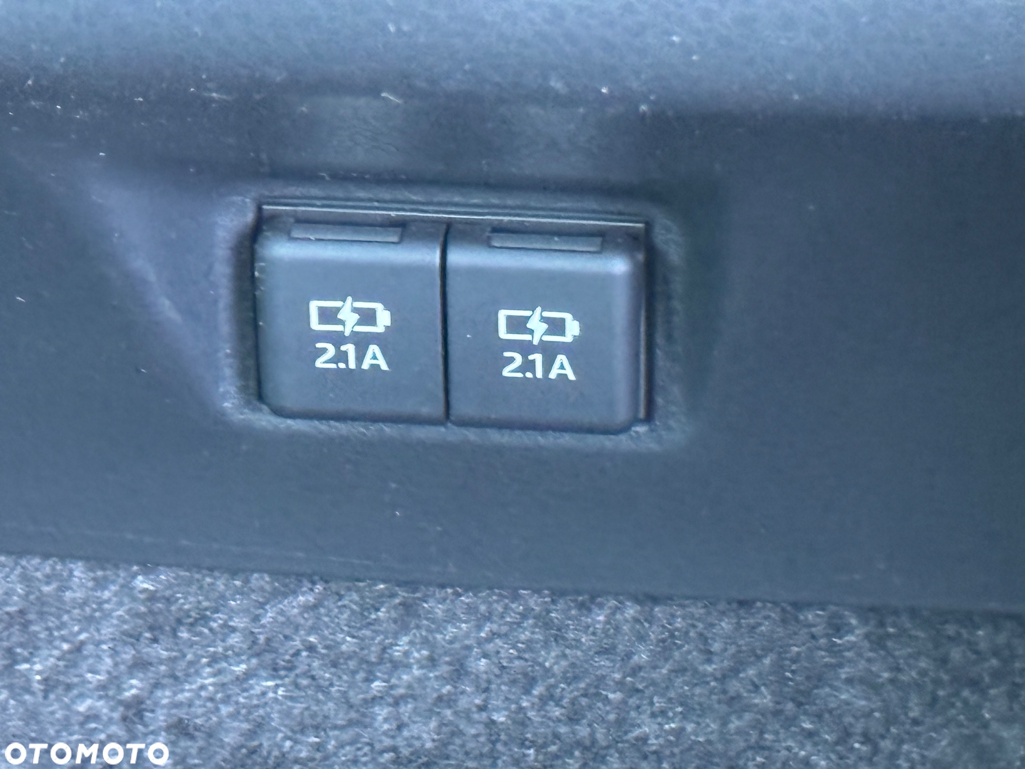 Toyota Camry 2.5 Hybrid Executive CVT - 23