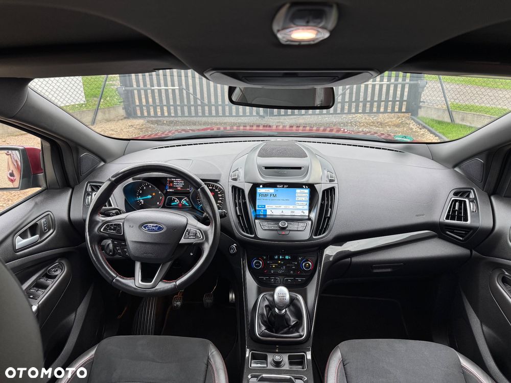 Ford Kuga 1.5 EcoBoost 2x4 ST-Line - 24