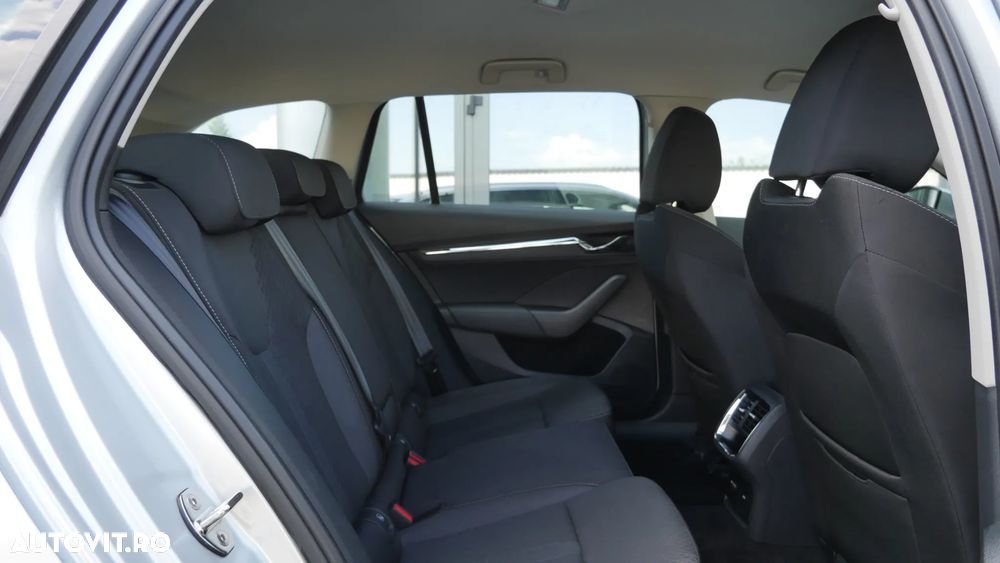 Skoda Octavia 2.0 TDI STYLE DSG - 17