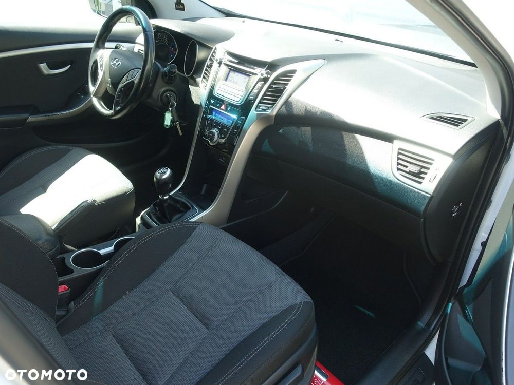 Hyundai i30 blue 1.6 CRDi Style - 13