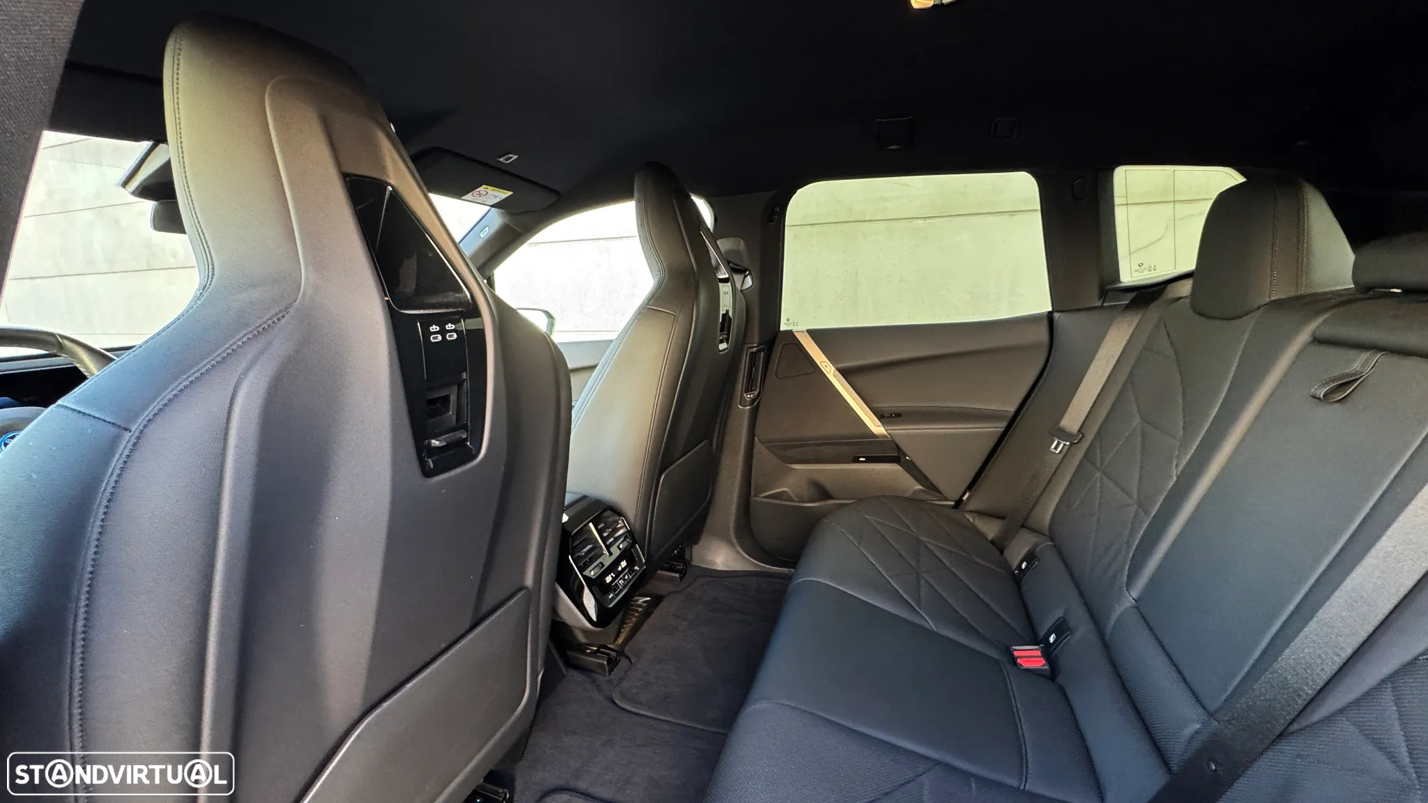 BMW iX xDrive 50 Pack Desportivo - 23