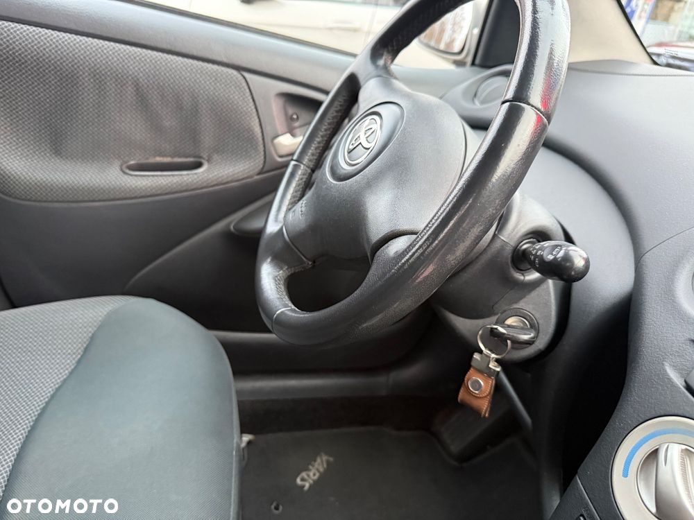 Toyota Yaris - 24