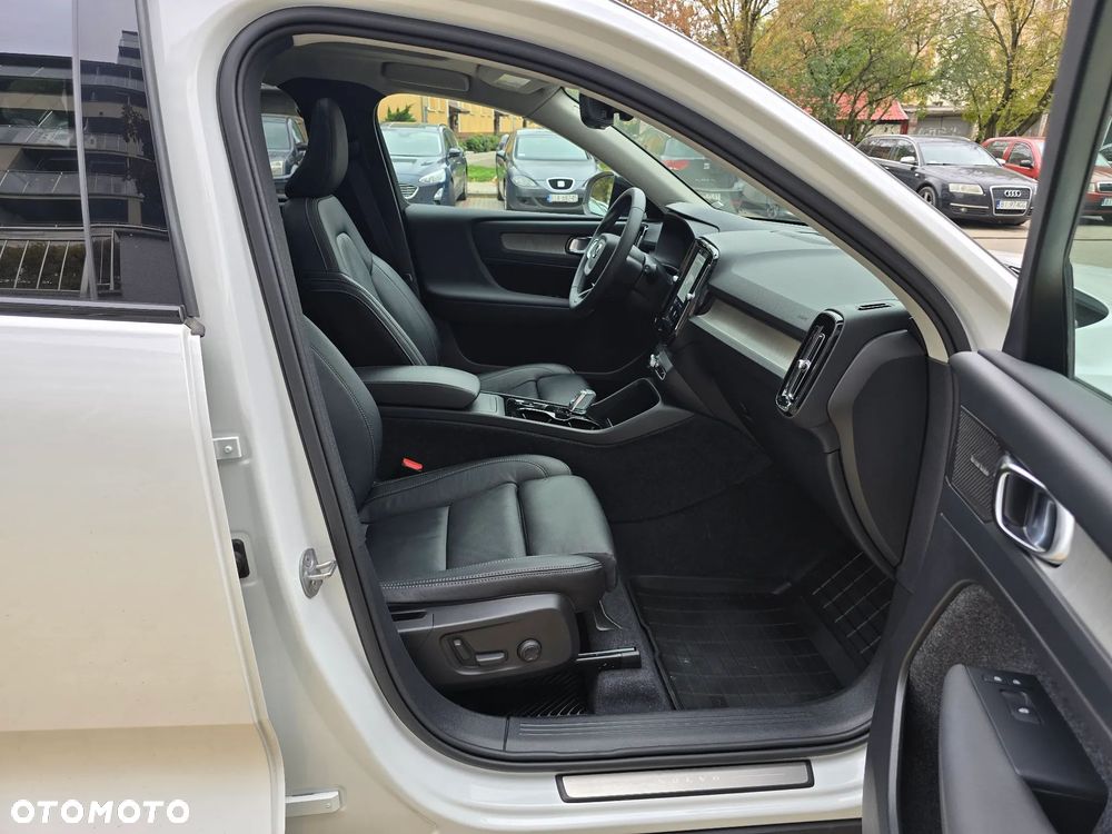 Volvo XC 40 B5 B AWD Inscription - 28
