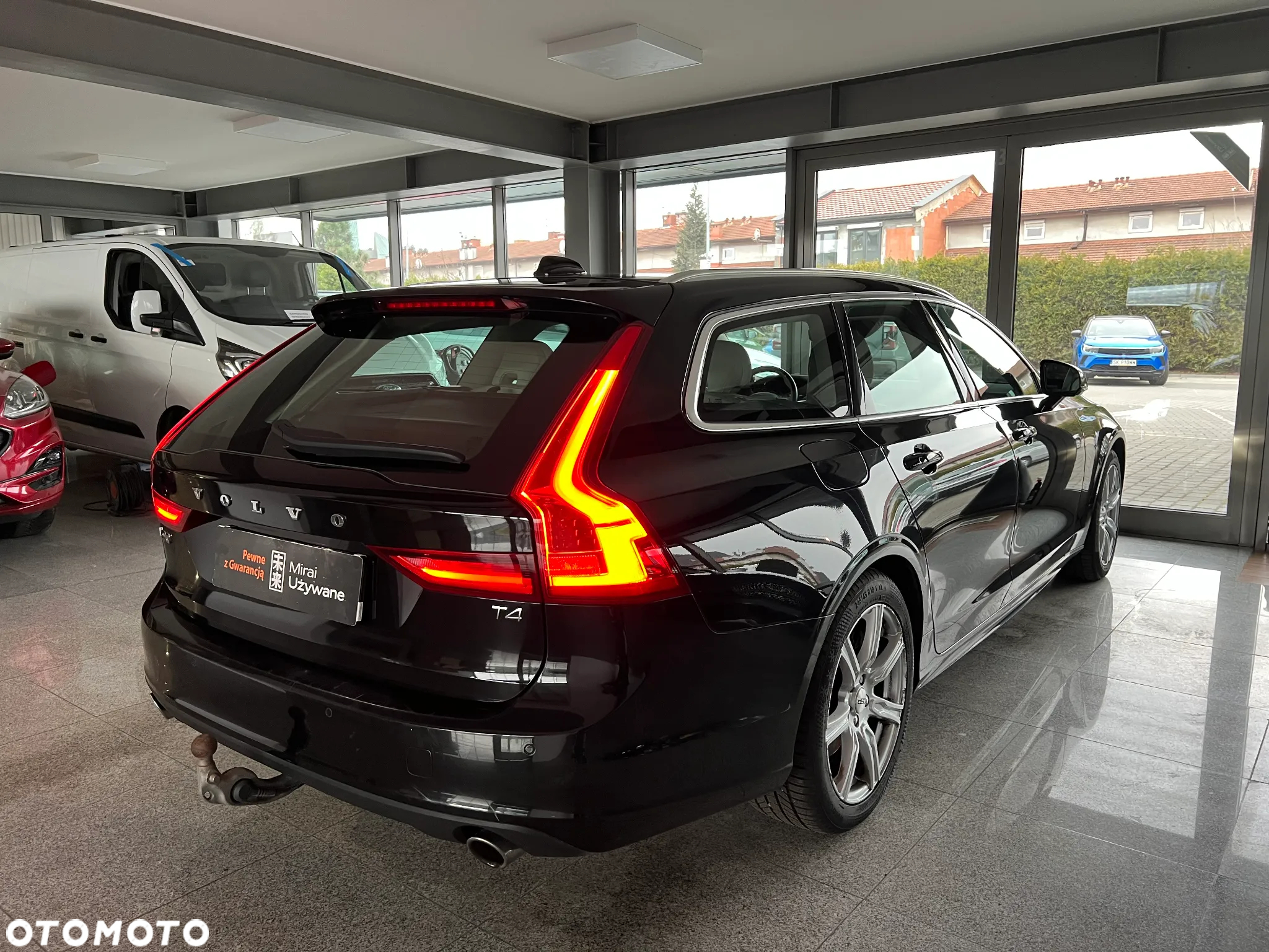 Volvo V90 T4 Momentum Pro - 17