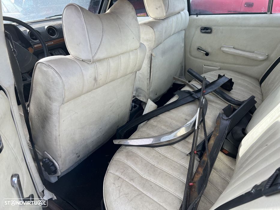 Mercedes E300 de 1977 para Peças - 5