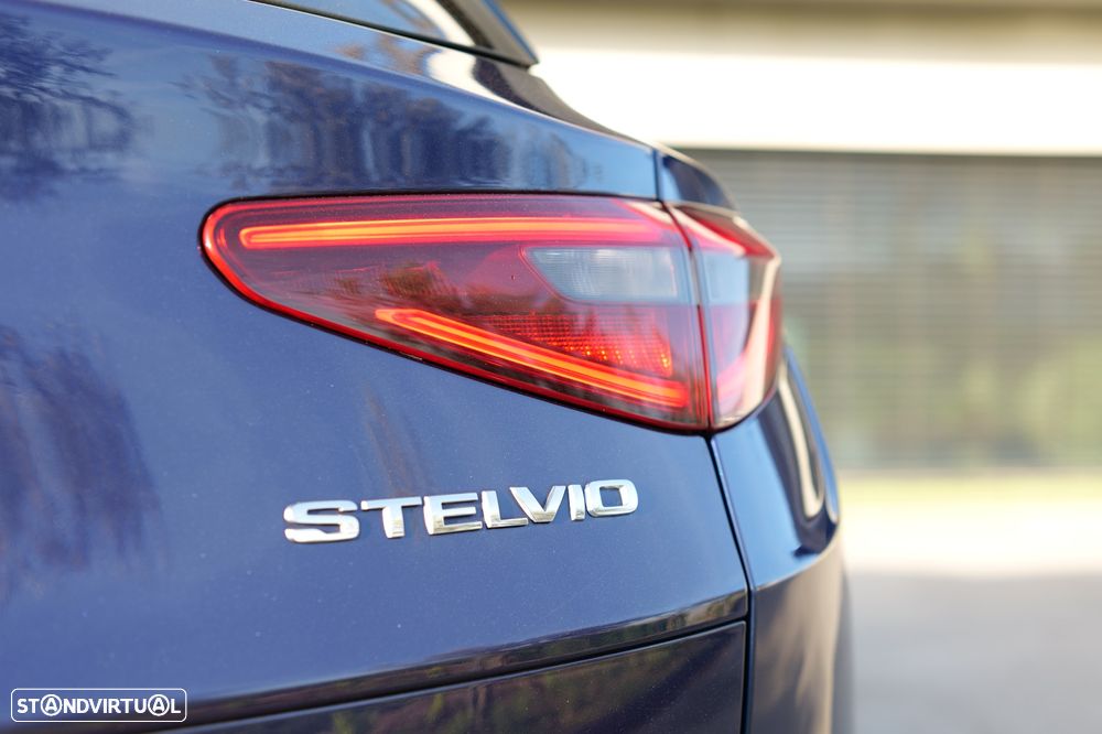 Alfa Romeo Stelvio 2.0 T Veloce Q4 AT8 - 32