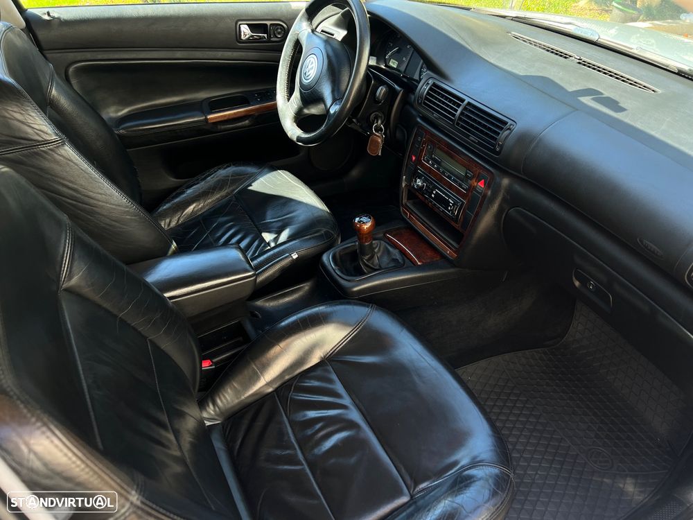 VW Passat 1.9 TDi Confortline - 9