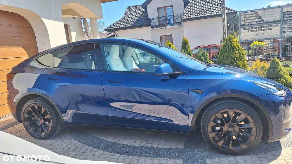Tesla Model Y - 4