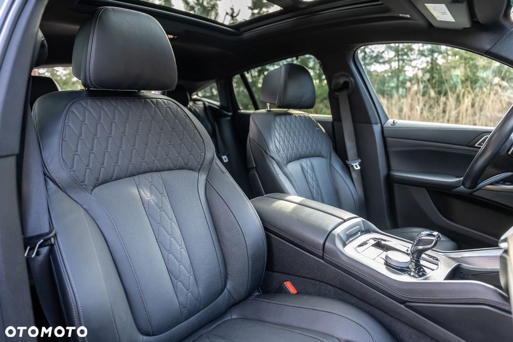 BMW X6 M50i - 25