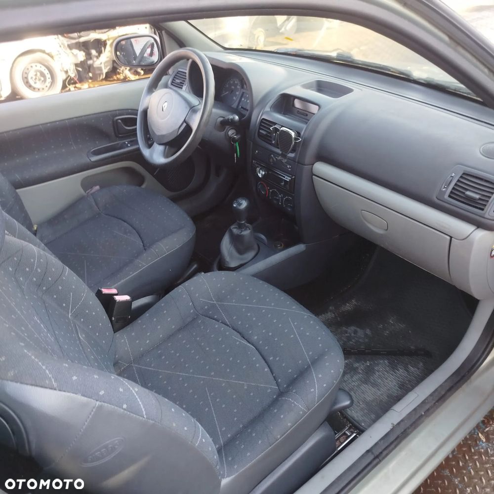 Renault Clio 2 na części. - 4
