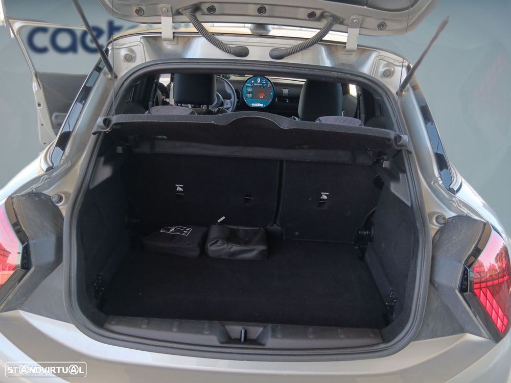 MINI 5 Portas Cooper Classic Auto - 19
