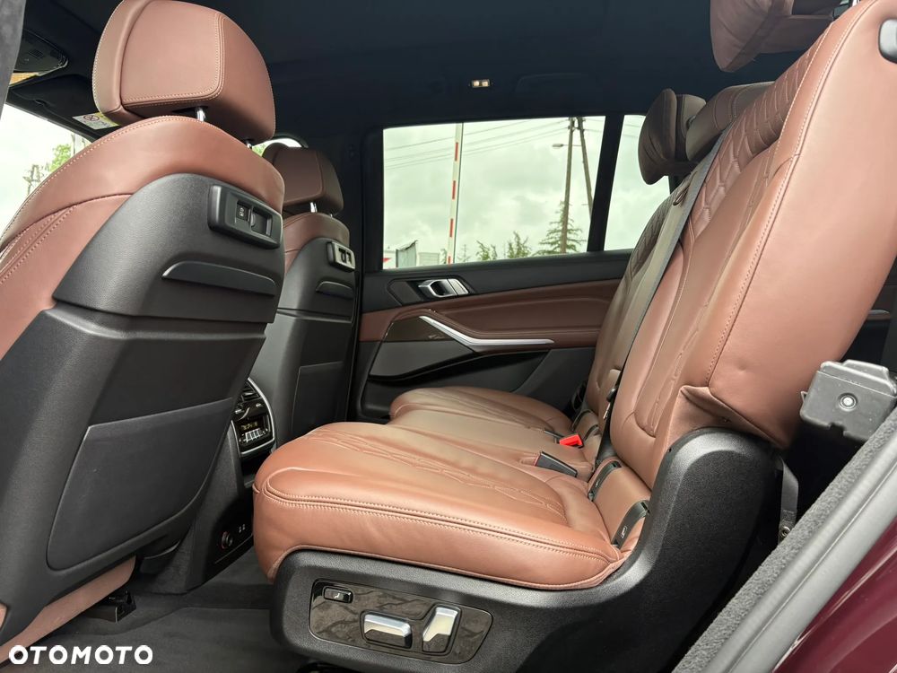 BMW X7 M50i sport - 26