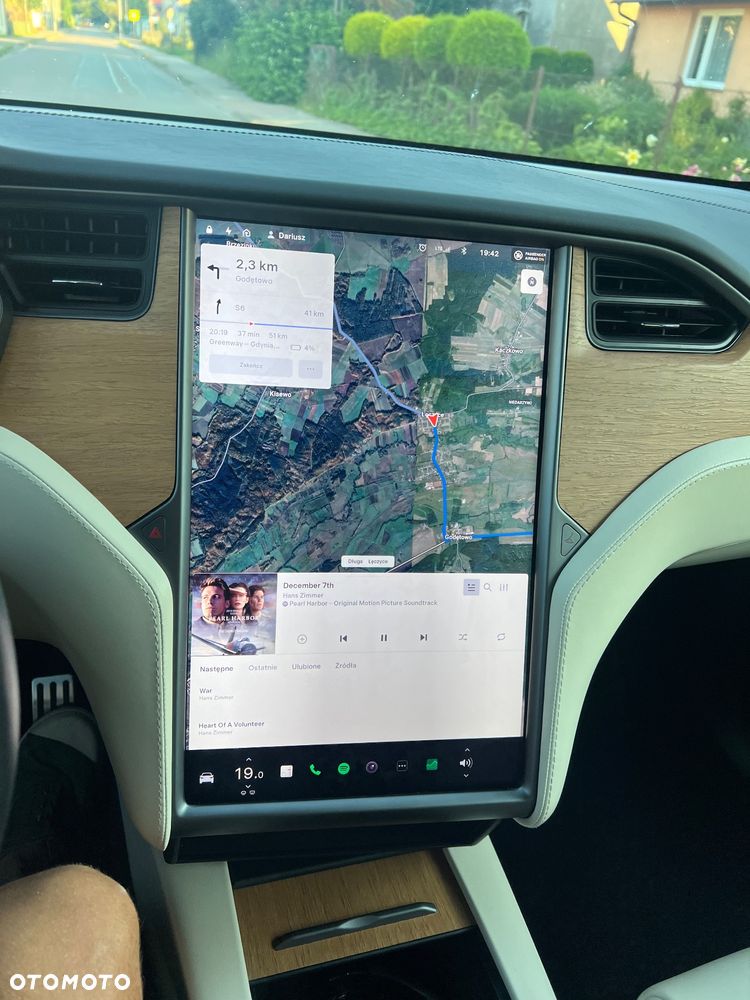 Tesla Model X - 4