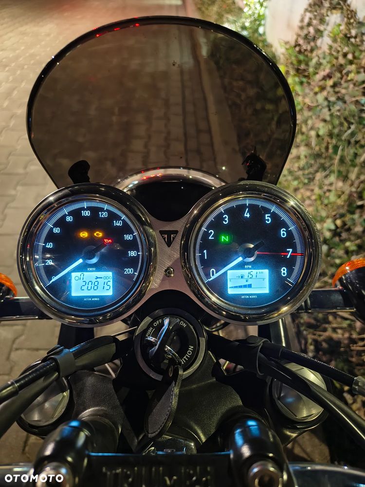 Triumph Bonneville - 16