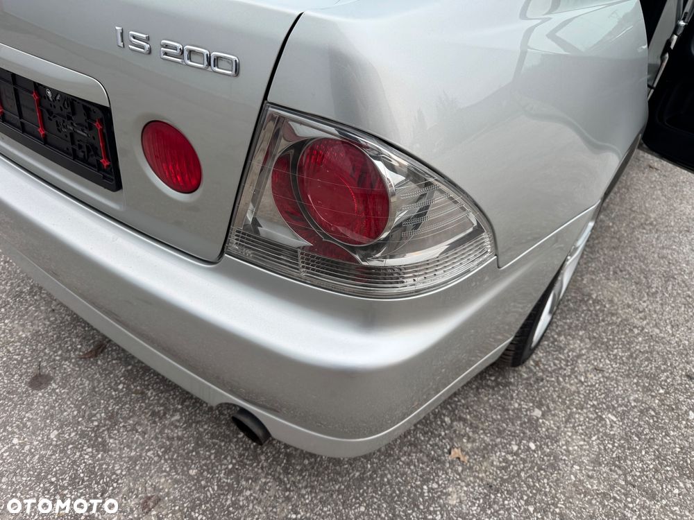 Lexus IS 200 Limited - 11