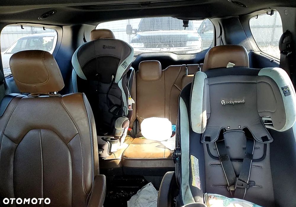 Chrysler Pacifica - 8