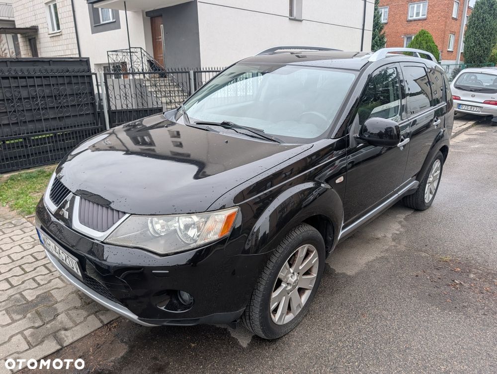 Mitsubishi Outlander - 2