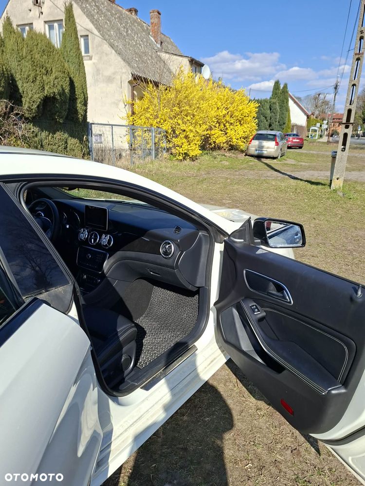 Mercedes-Benz CLA 250 7G-DCT UrbanStyle Edition - 13