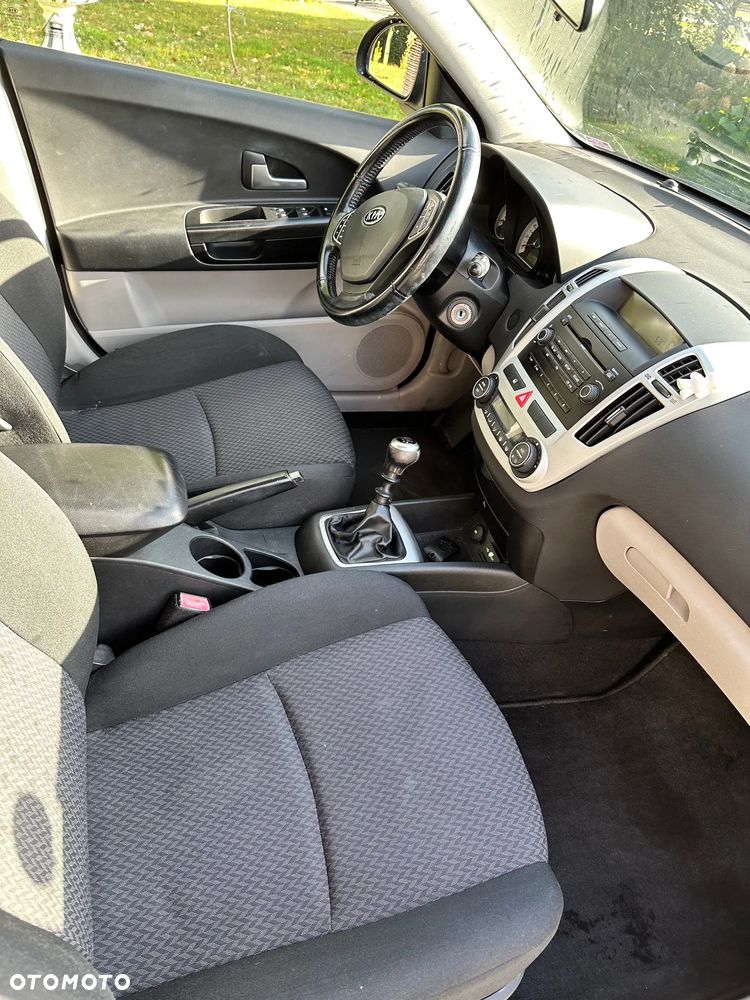Kia Ceed - 10