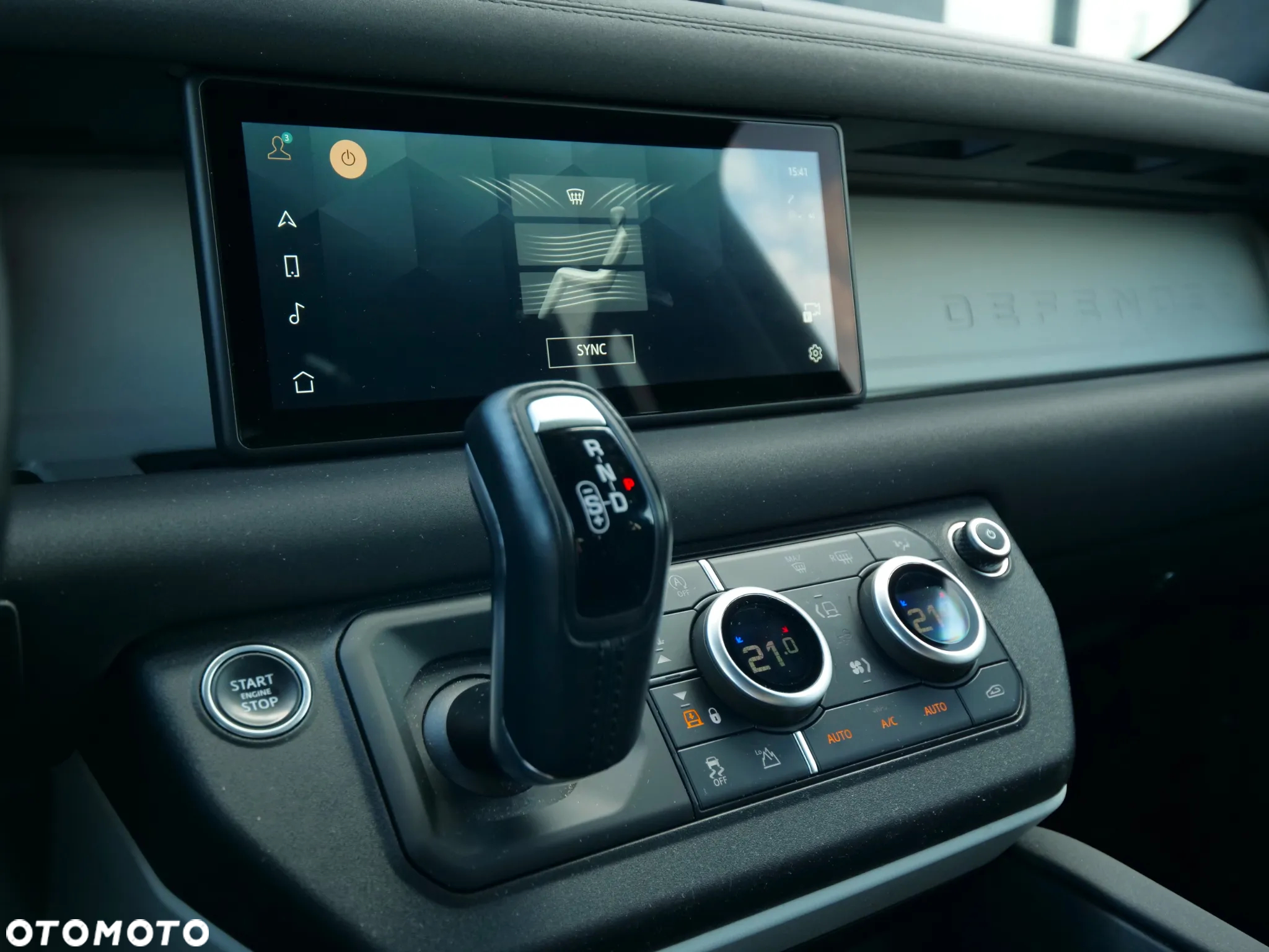 Land Rover Defender - 22
