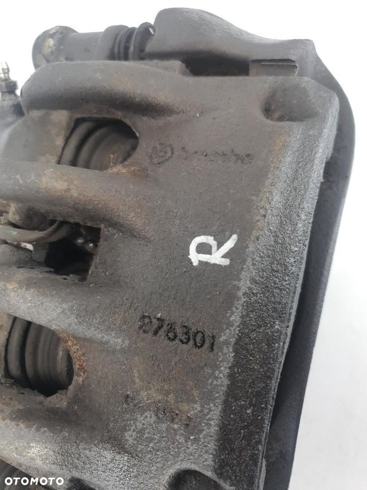 ZACISK TYŁ BREMBO PRAWY JARZMO IVECO DAILY 4 70C 378301 - 2