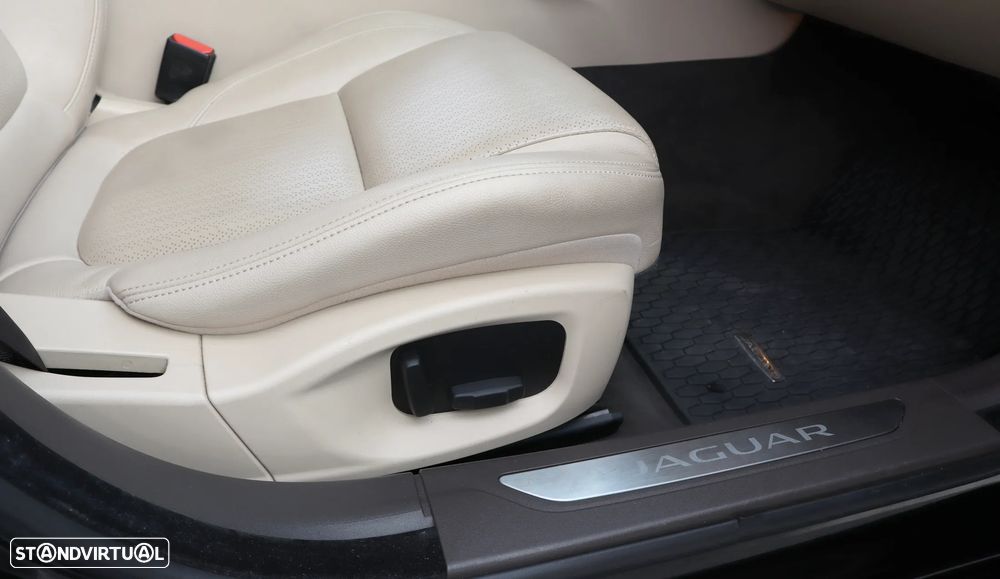 Jaguar XF E-Performance Prestige - 31