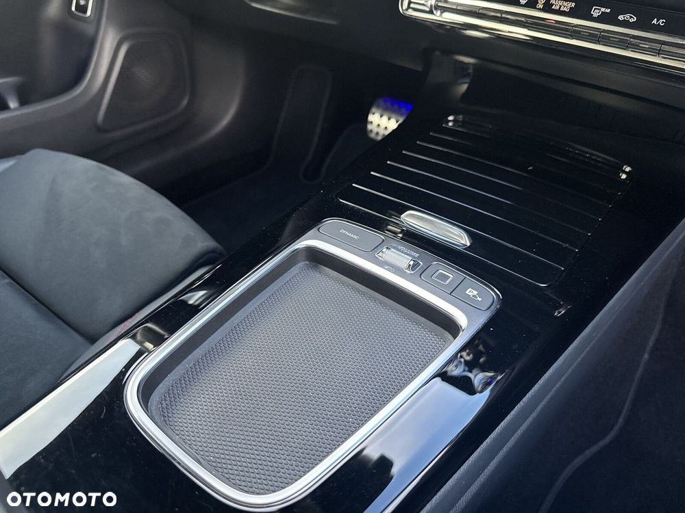 Mercedes-Benz CLA 200 AMG Line 7G-DCT - 24