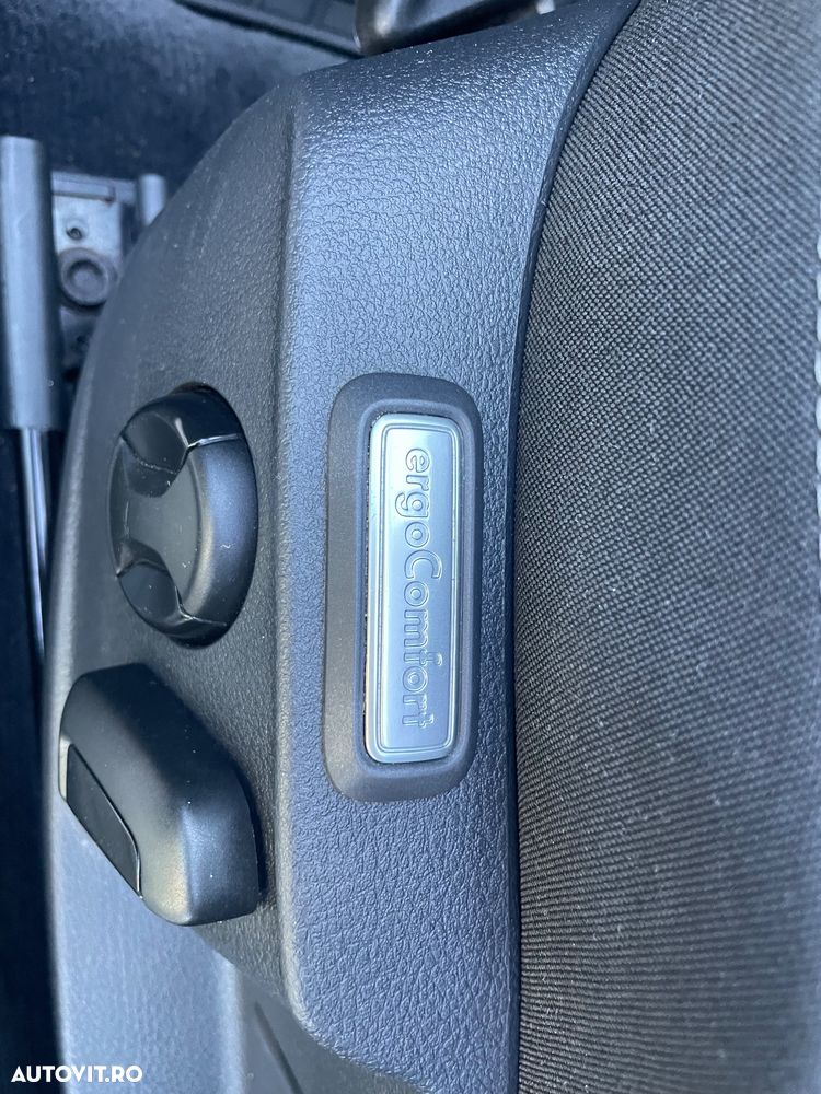 Volkswagen Passat - 31