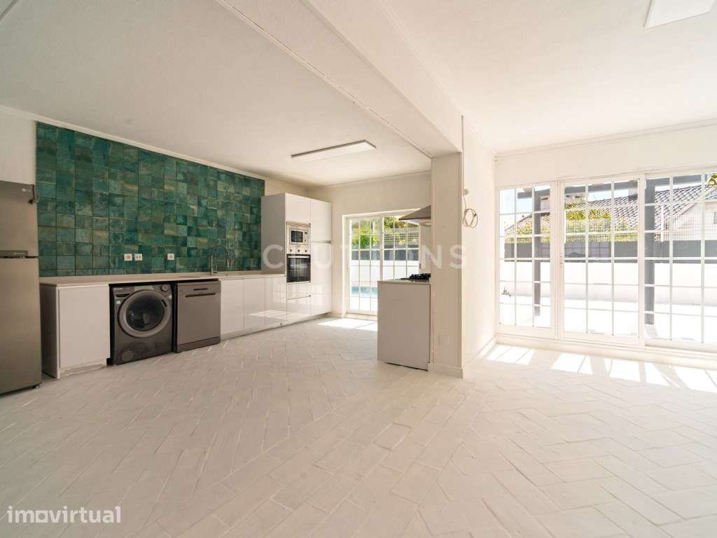 Moradia T5 em S. Pedro do Estoril com jardim, piscina e solário - Grande imagem: 4/35