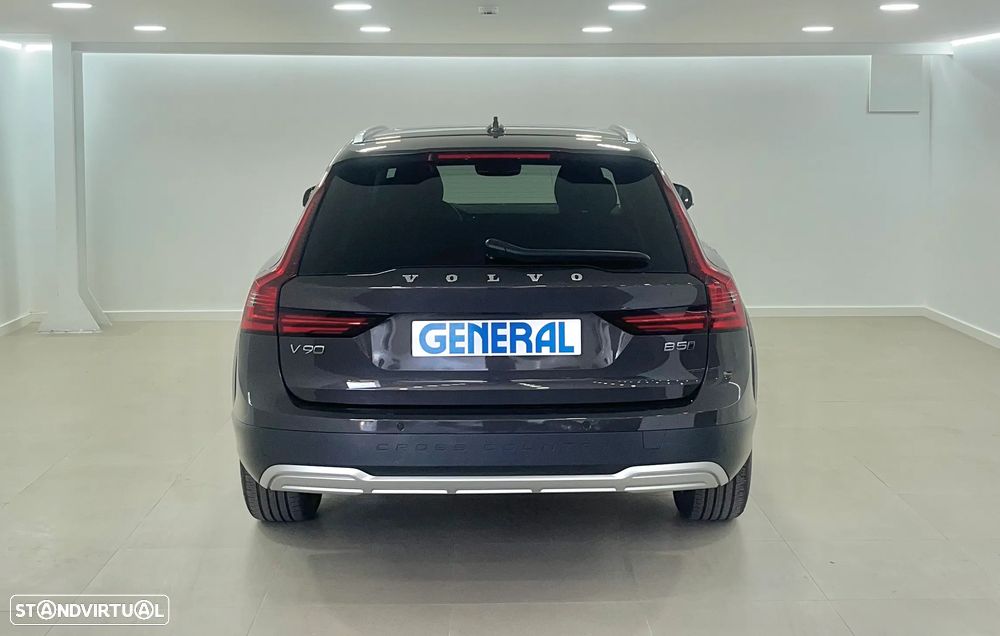 Volvo V90 Cross Country B5 B AWD Ultimate - 4