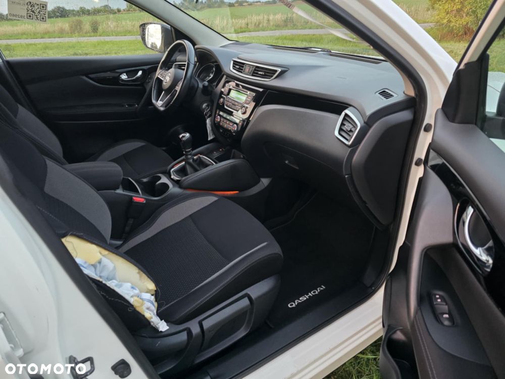 Nissan Qashqai 1.6 dCi N-Connecta - 17