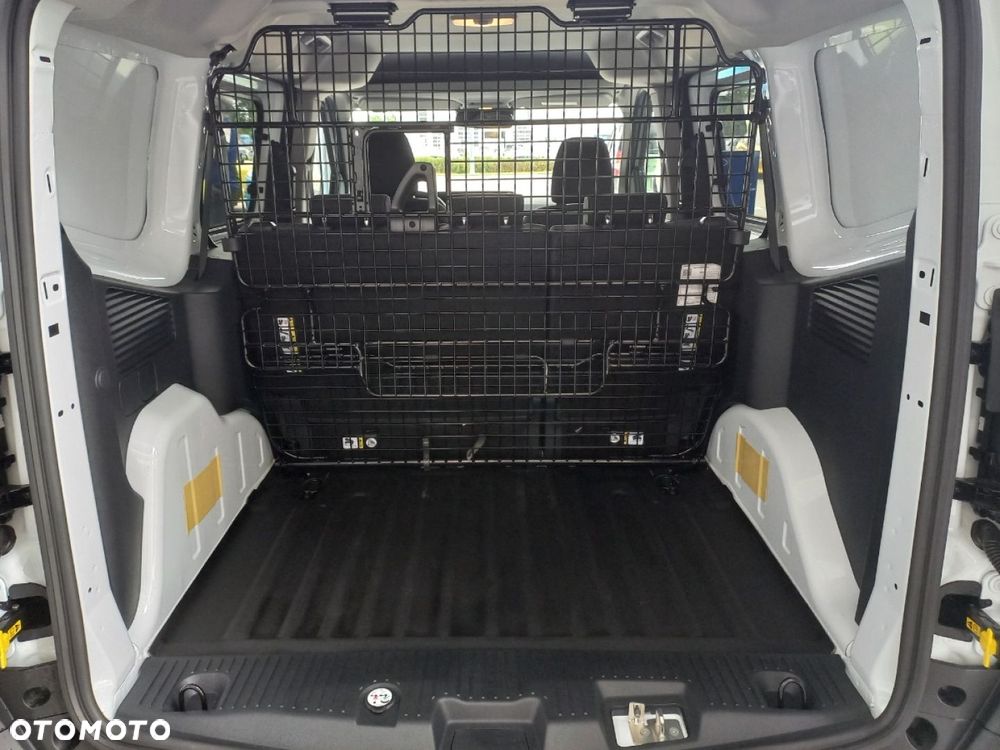 Ford Transit Courier - 17