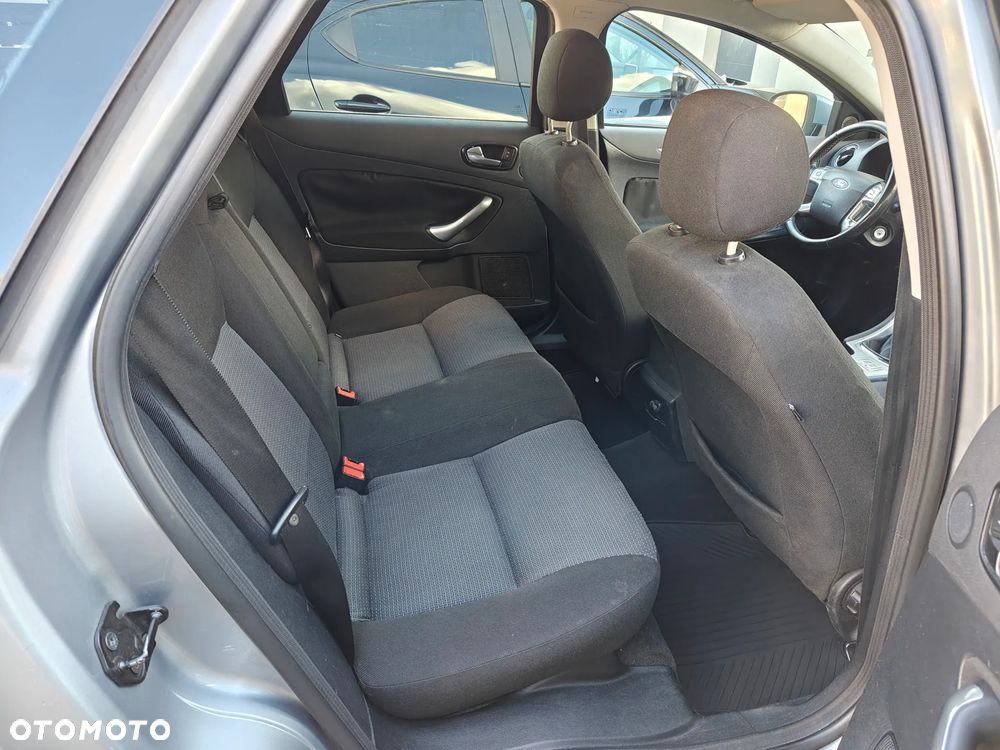 Ford Mondeo 2.0 TDCi Ambiente - 9