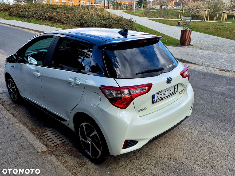 Toyota Yaris Hybrid 100 Selection - 6