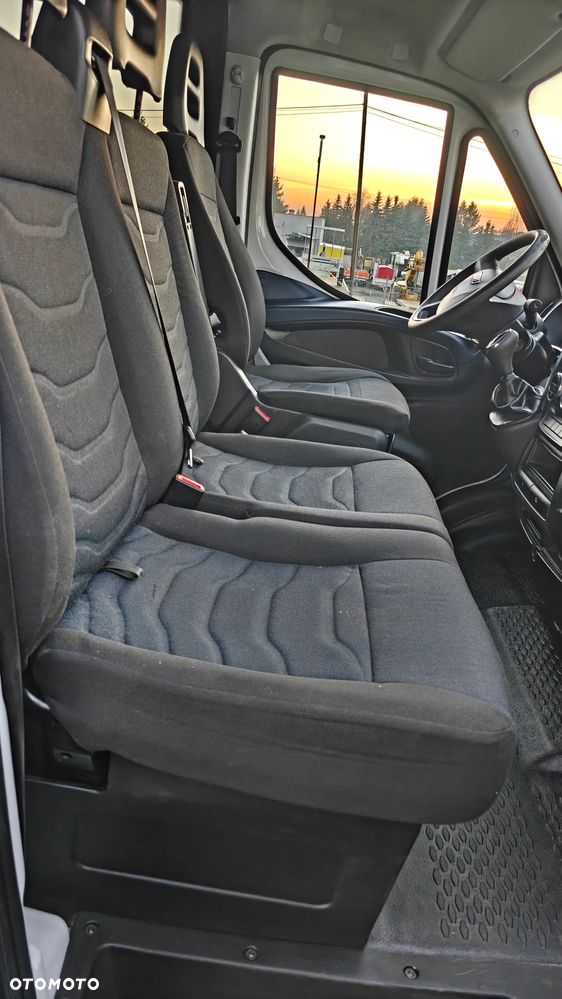 Iveco Daily 35C14  bliźniak brygadówka 7 osób - 14