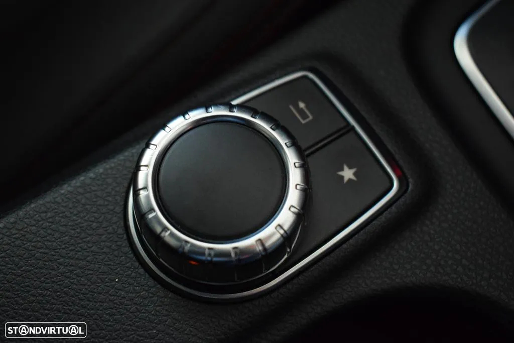 Mercedes-Benz GLA 220 d AMG Line - 48