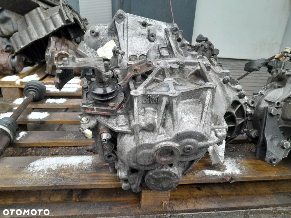 TOYOTA AVENSIS T25 SKRZYNIA BIEGÓW MANUALNA 2.2 DIESEL - 1