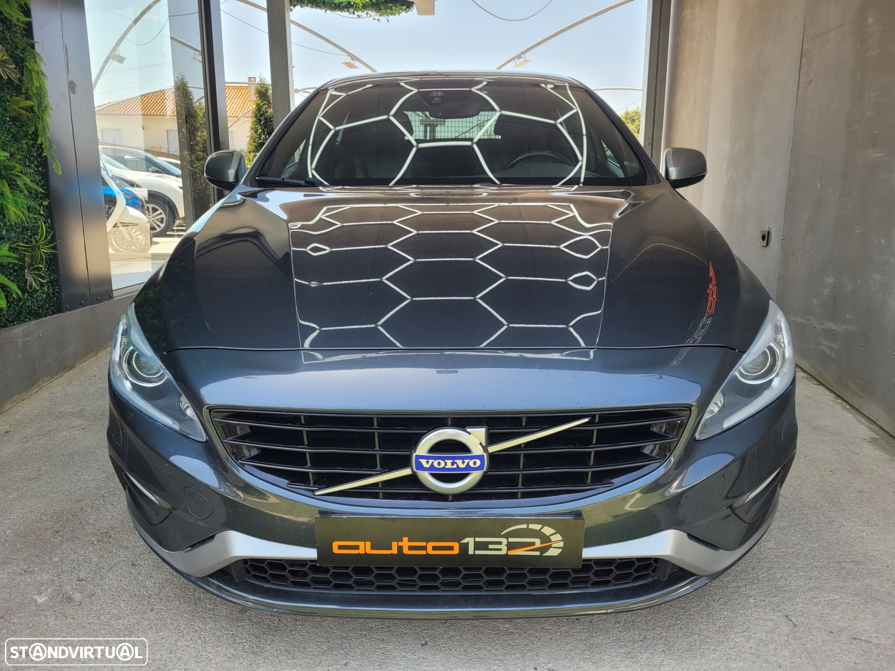Volvo V60 2.4 D6 R-Design AWD Phev - 2