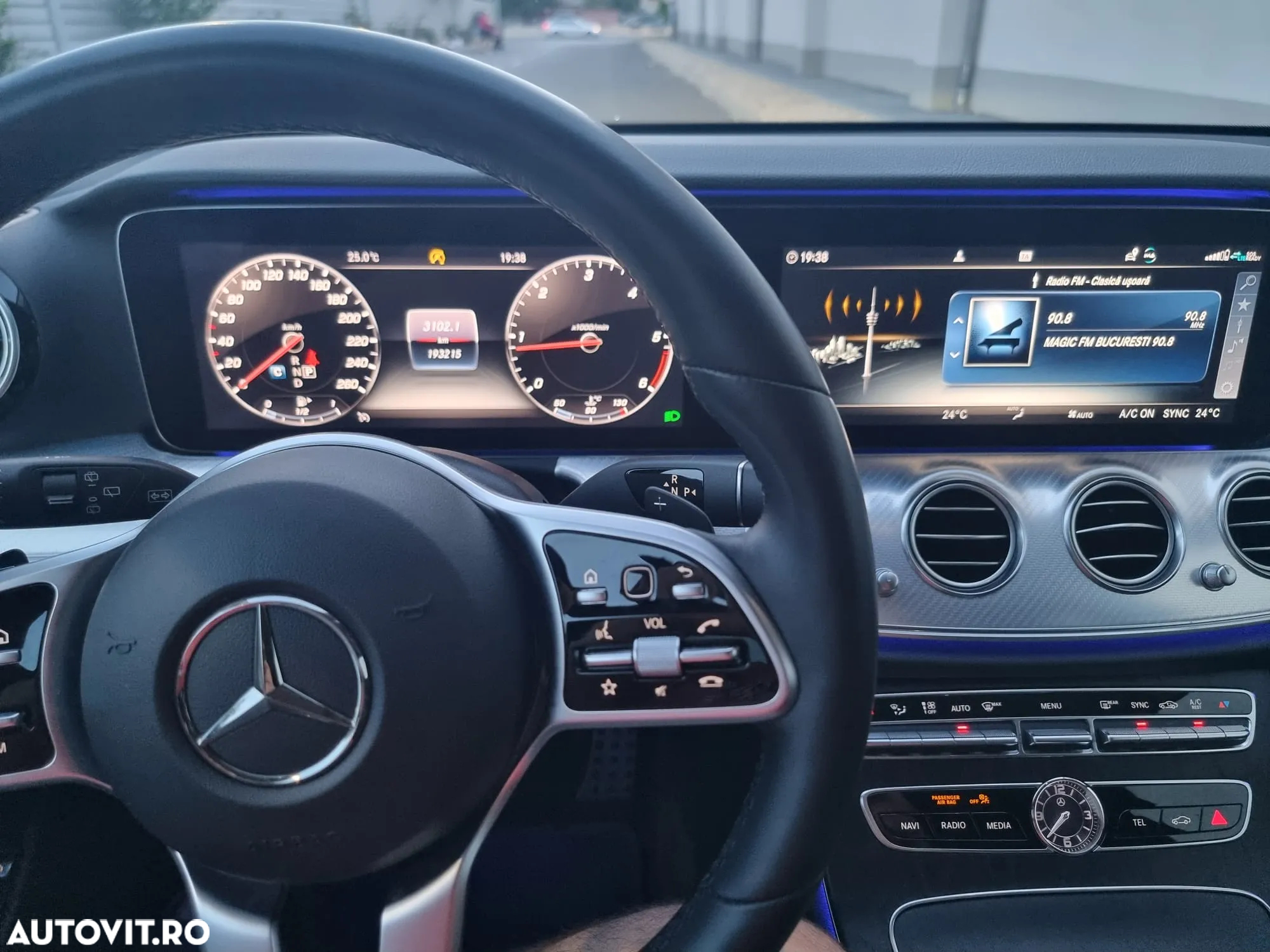 Mercedes-Benz E 220 d T 9G-TRONIC Avantgarde - 6