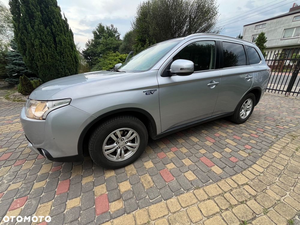 Mitsubishi Outlander - 2