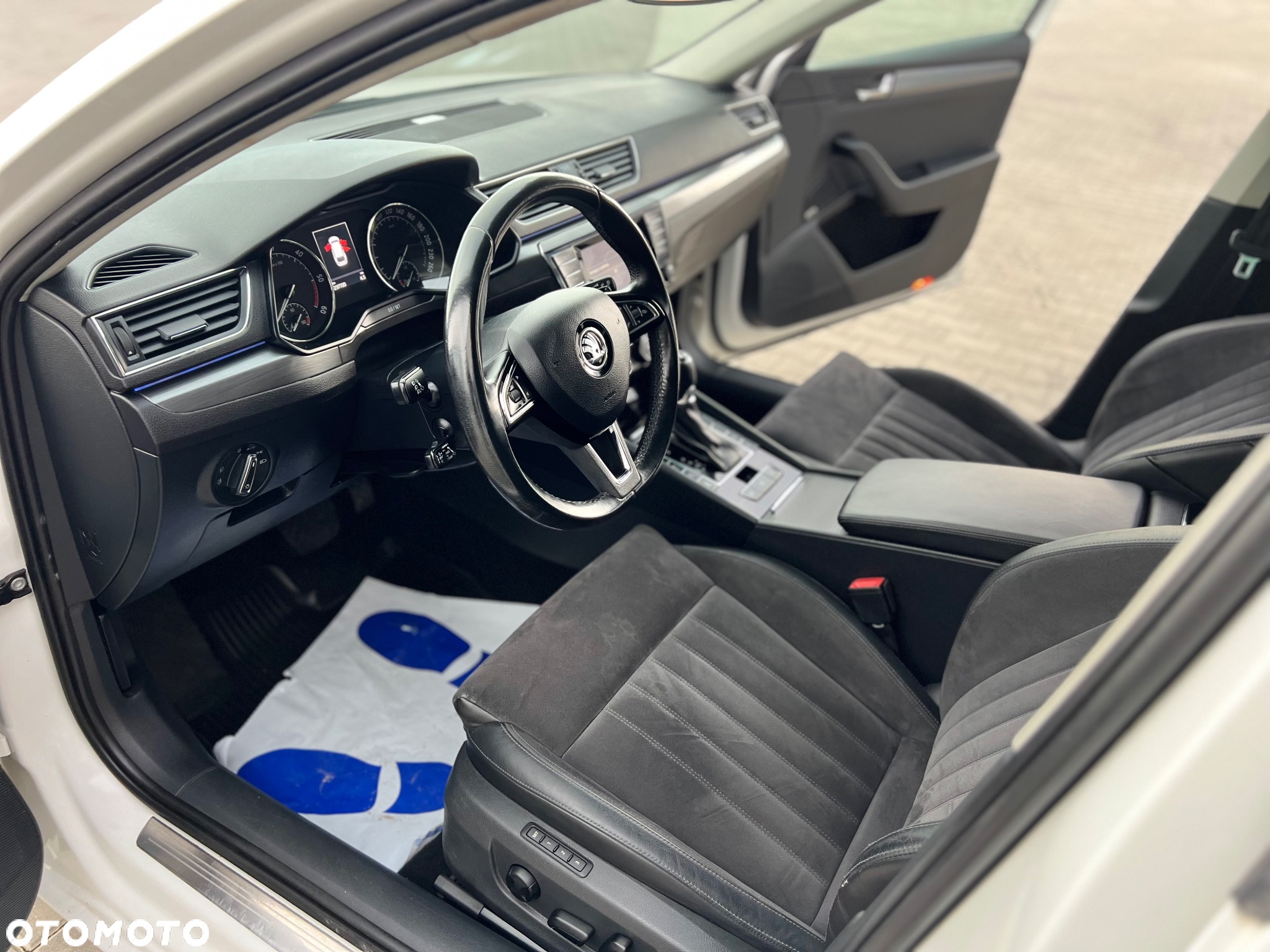 Skoda Superb 2.0 TDI 4x4 DSG Premium Edition - 18