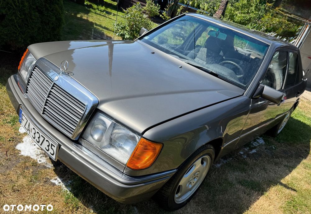 Mercedes-Benz W124 1994 photo 3
