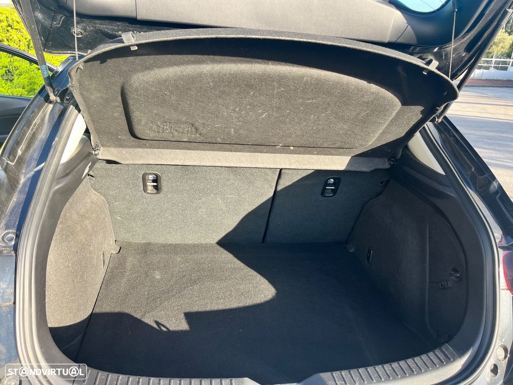 Mazda 3 Hatchback SKYACTIV-D 105 Center-Line - 16
