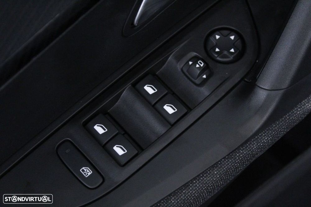 Peugeot 2008 1.2 PureTech Style - 21