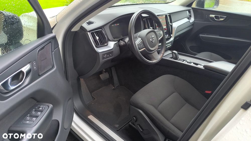 Volvo XC 60 T6 AWD Recharge Geartronic RDesign Expression - 28