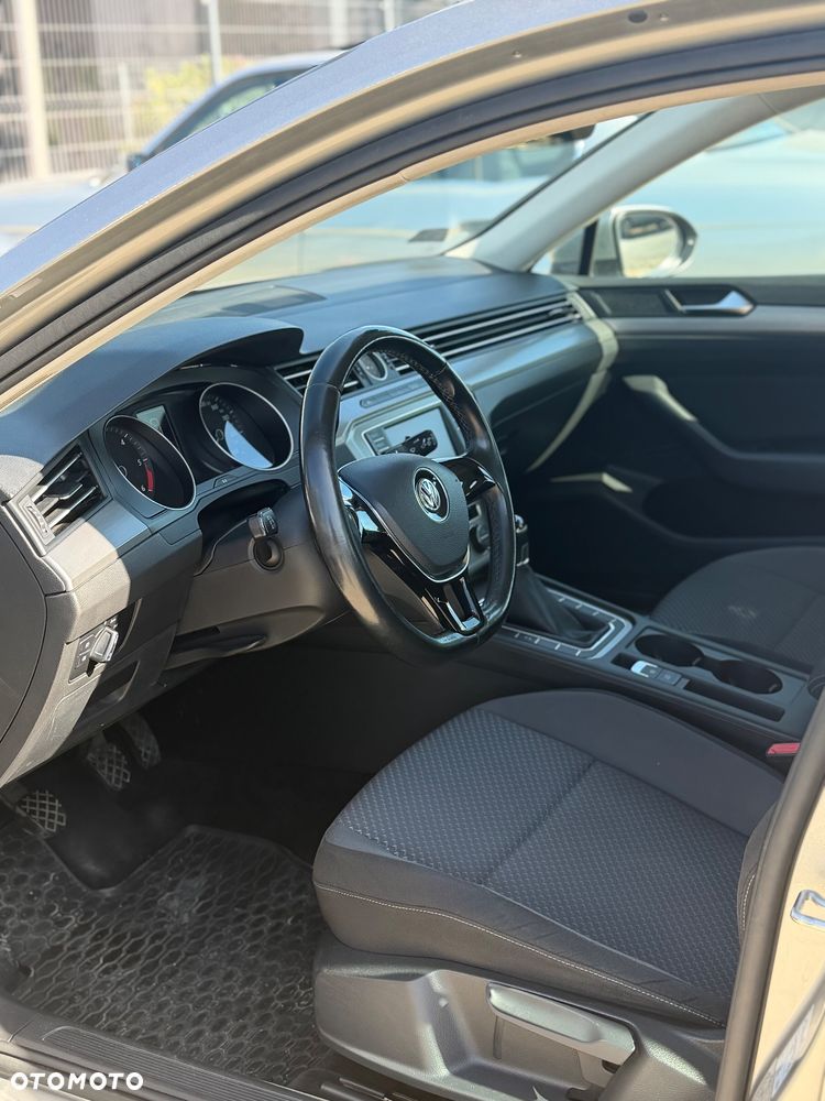 Volkswagen Passat 1.6 TDI BMT Trendline - 14