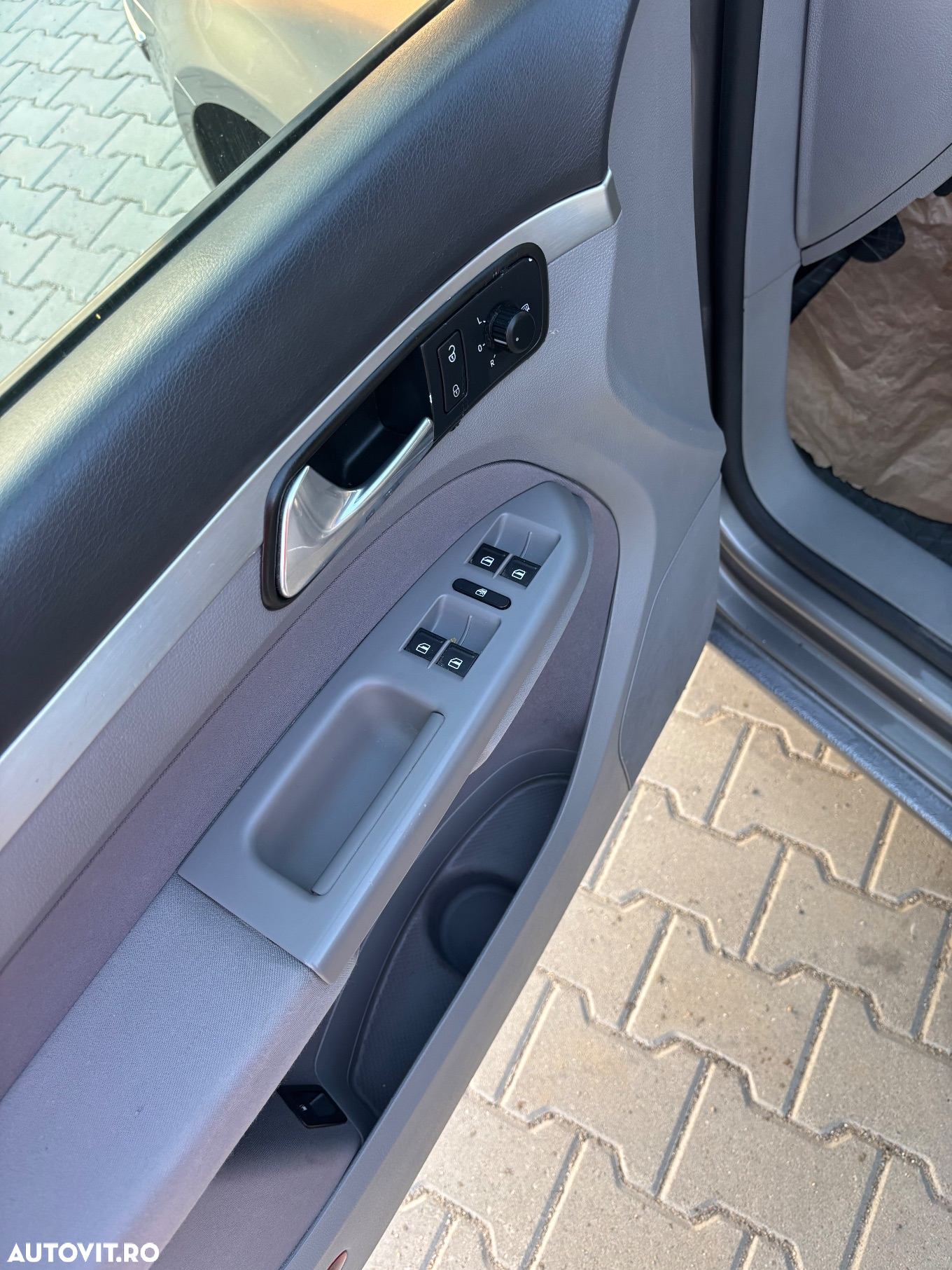 Volkswagen Touran 2.0 TDI Comfortline - 6