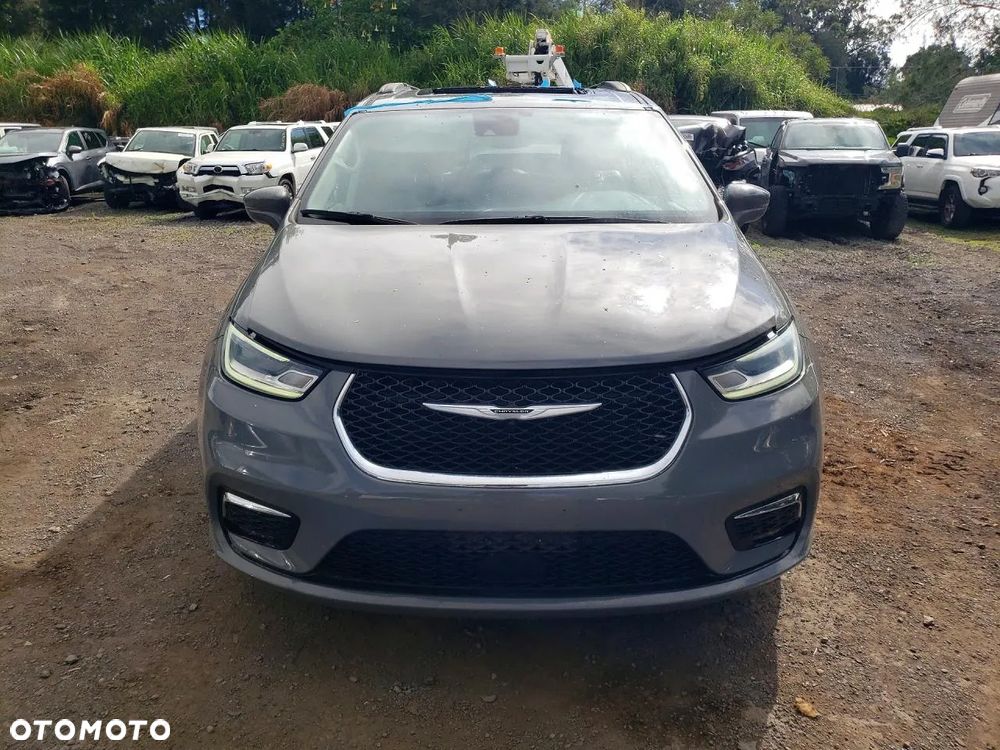 Chrysler Pacifica - 5
