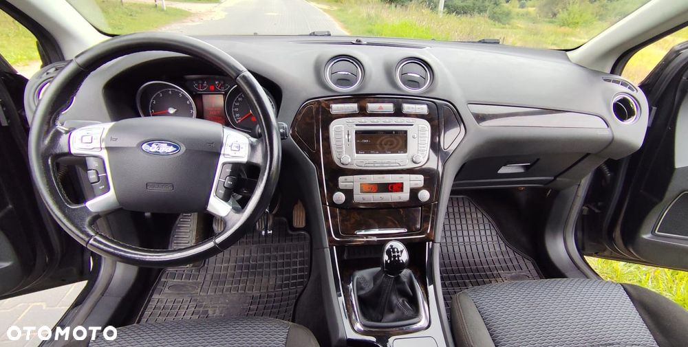 Ford Mondeo 2.0 Ghia X100 / X - 8